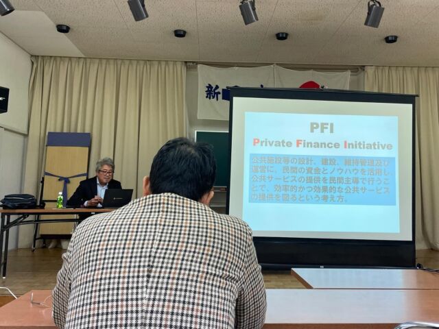 政二塾

PFI事業について
名古屋市のPark-PFIの活用を日本プロパティマネージメント　伊藤道彦　先生からお話しいただきました。

名古屋市の東山動植物園、名古屋城「金シャチ横丁」を提案し事業を行なっています。

市民の財産として大切にするものを核として魅力的な空間を創造することを行政と民間の双方にメリットがあるように運用していく手法です。

施設により向き不向きがありますが、上手くはまるとウィンウィンの関係が築ける成功例を聞いて楽しく勉強になりました。